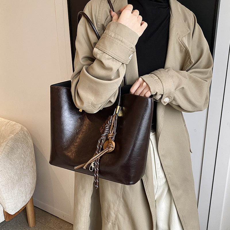 Women's Retro Fashion Large Capacity Totes