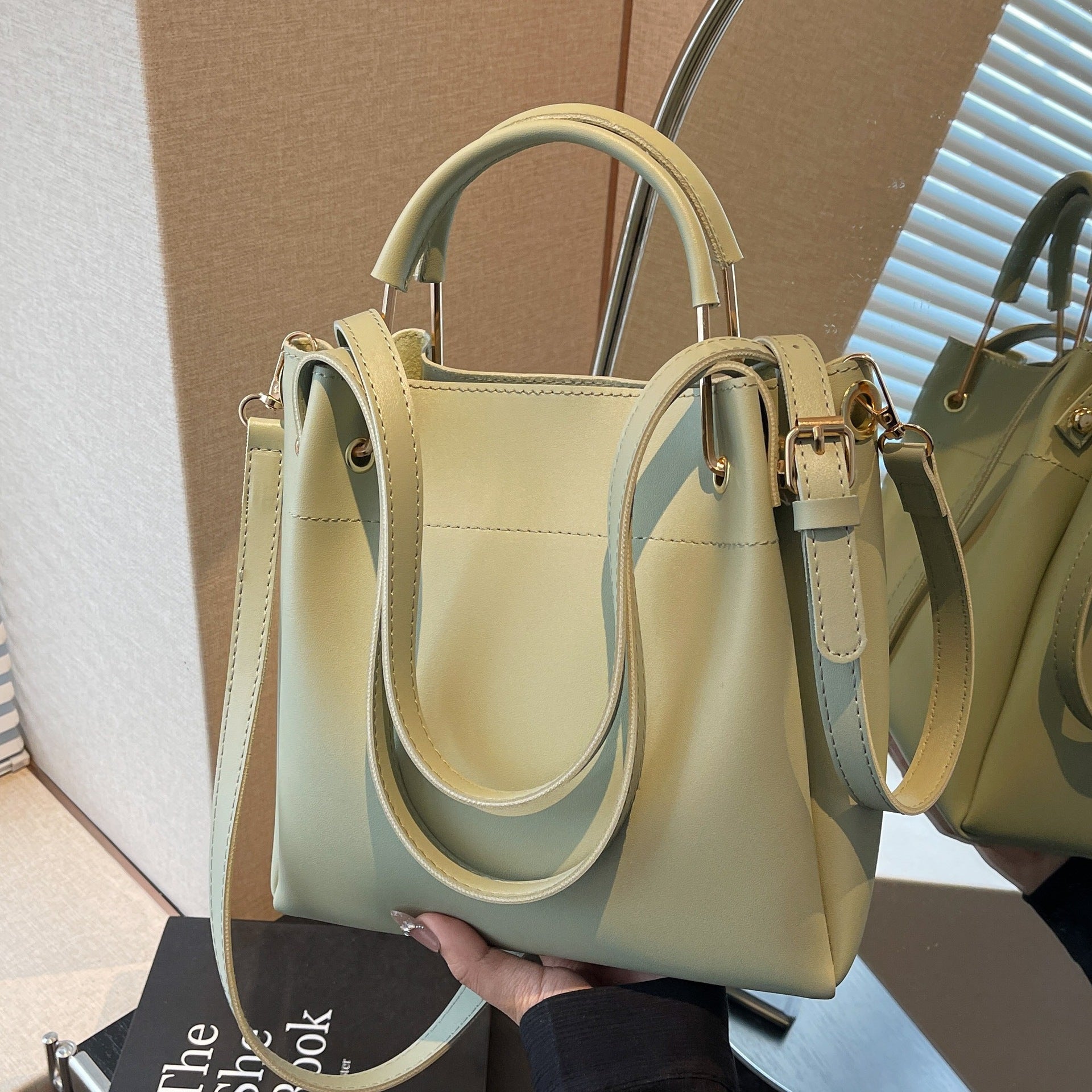 Minimalist women’s bucket bag featuring soft PU material and clean silhouette