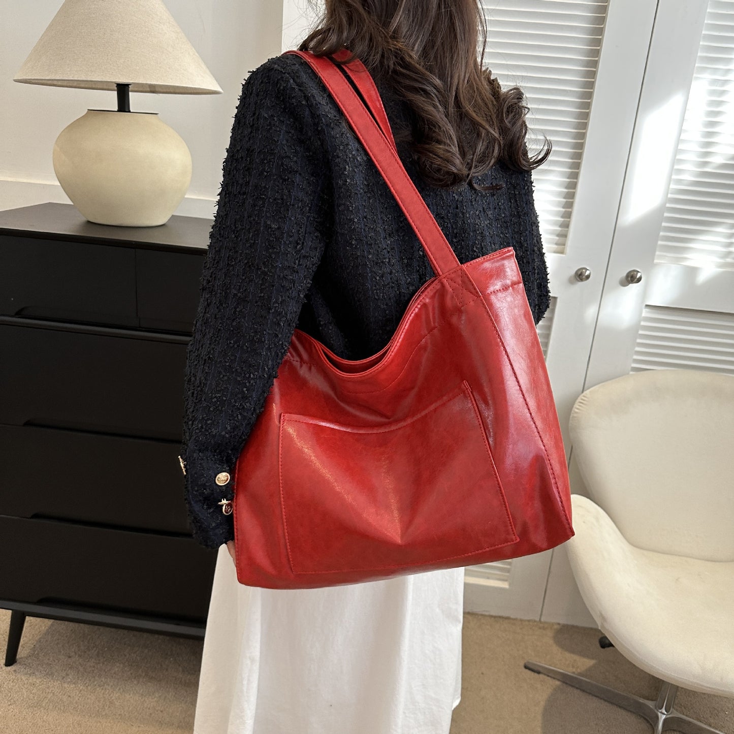 Everyday women’s shoulder tote bag styled for commuting and daily wear