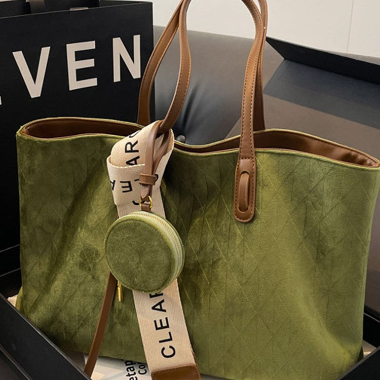 Casual women’s tote bag with horizontal square shape and clean design